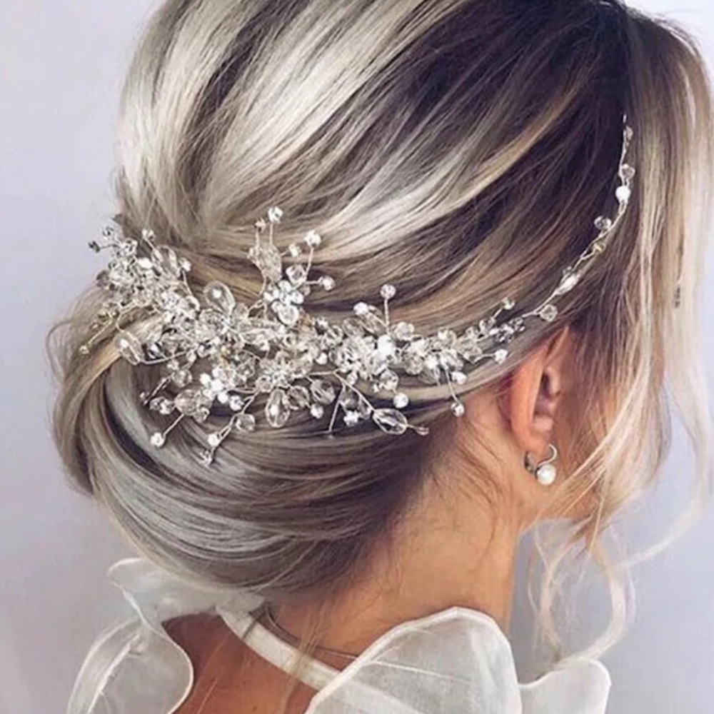 HANDMADE HAIR ACCESSORY • 🌸